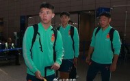 爱游戏体育官方入口-国足抵达新加坡，当晚就开练